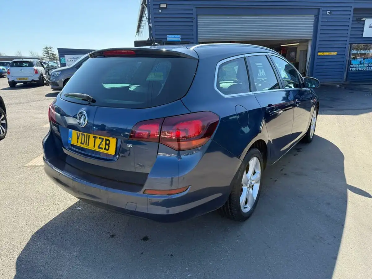 2011-vauxhall-astra-16-sri-16v-vvt-115ps-auto-big-4