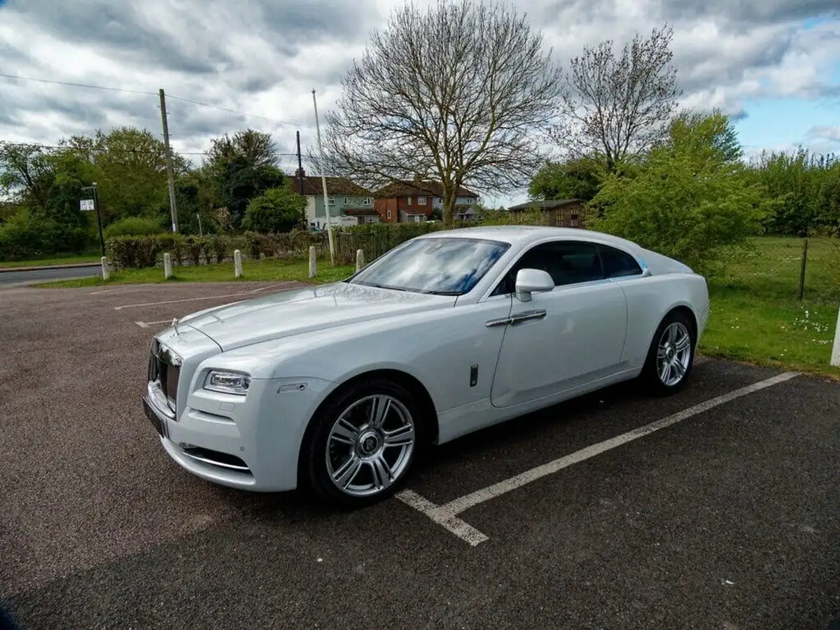 2016-rolls-royce-wraith-66-big-15