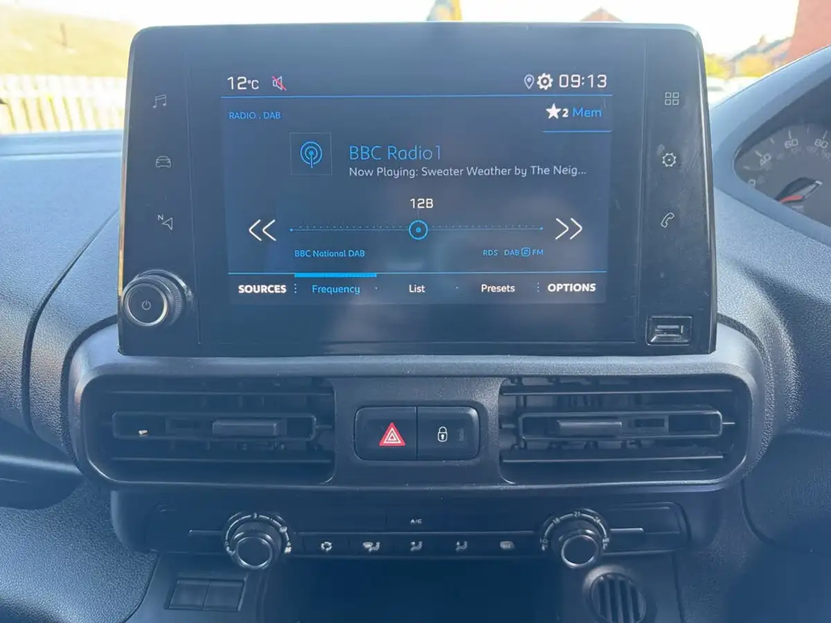 2020-peugeot-partner-15-bluehdi-1000-professional-100ps-eu6dt-panel-big-20