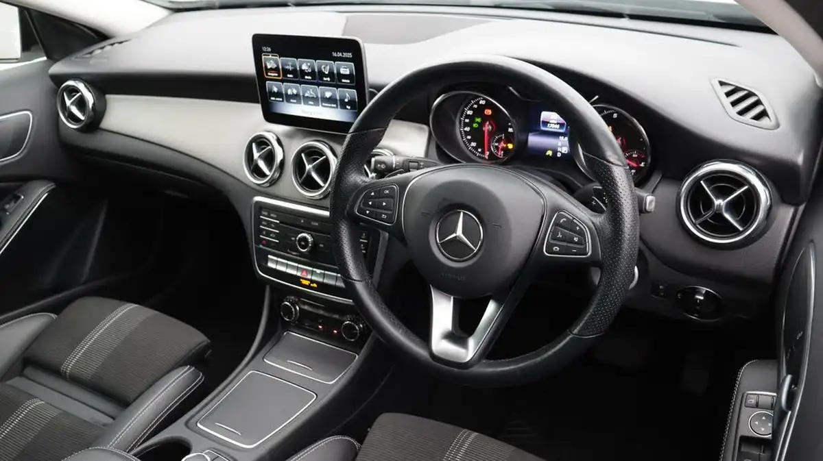 2019-mercedes-benz-gla-class-16-gla-180-urban-edition-ss-7g-dct-big-9
