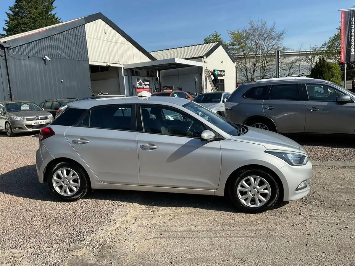 2018-hyundai-i20-12-se-hatchback-5d-big-29
