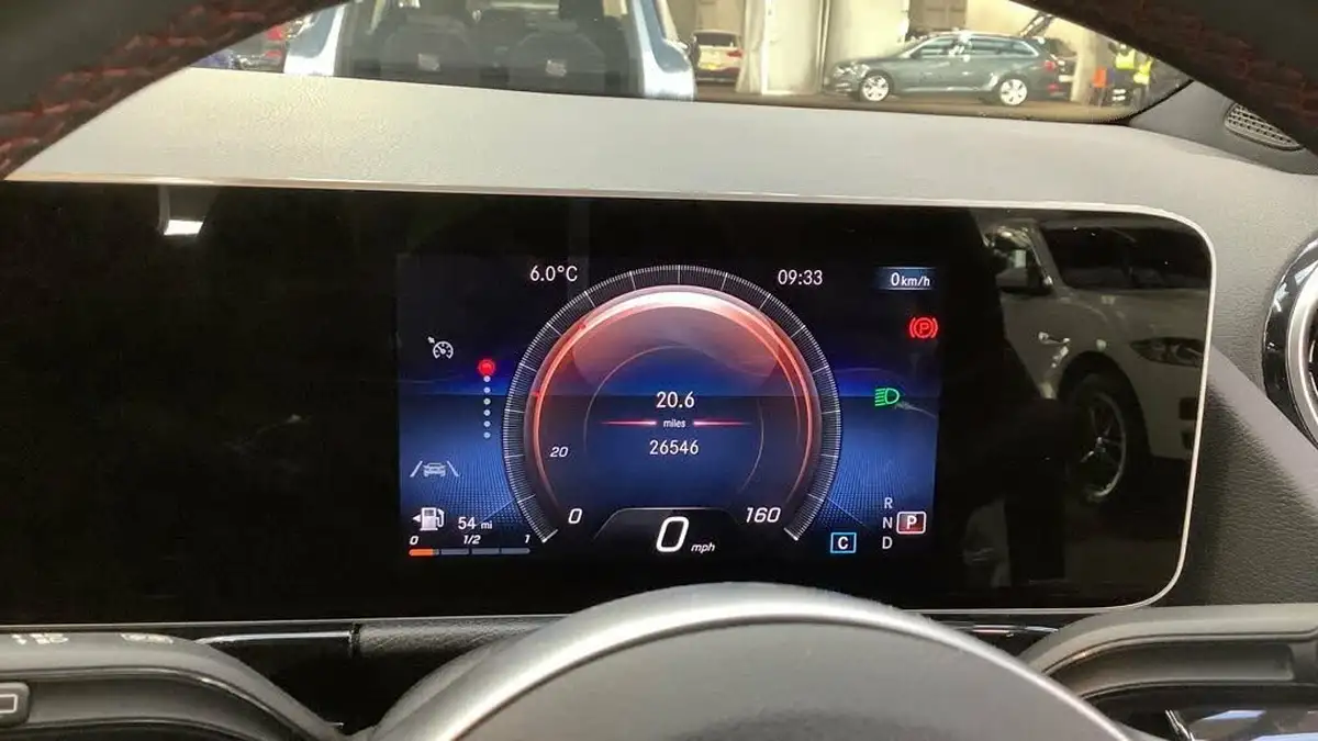2020-mercedes-benz-gla-class-13-gla-200-amg-line-executive-big-9