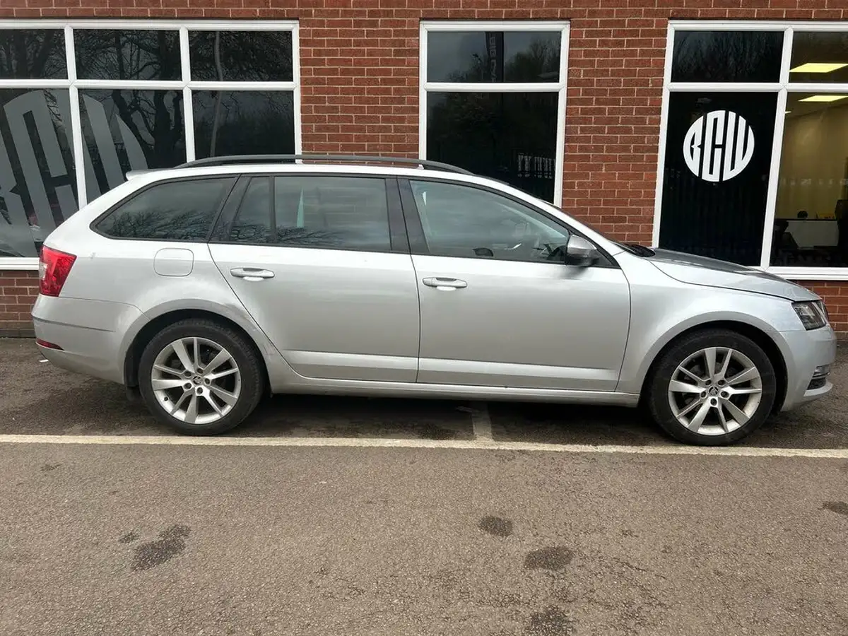 2018-skoda-octavia-20tdi-se-l-estate-dsg-big-2