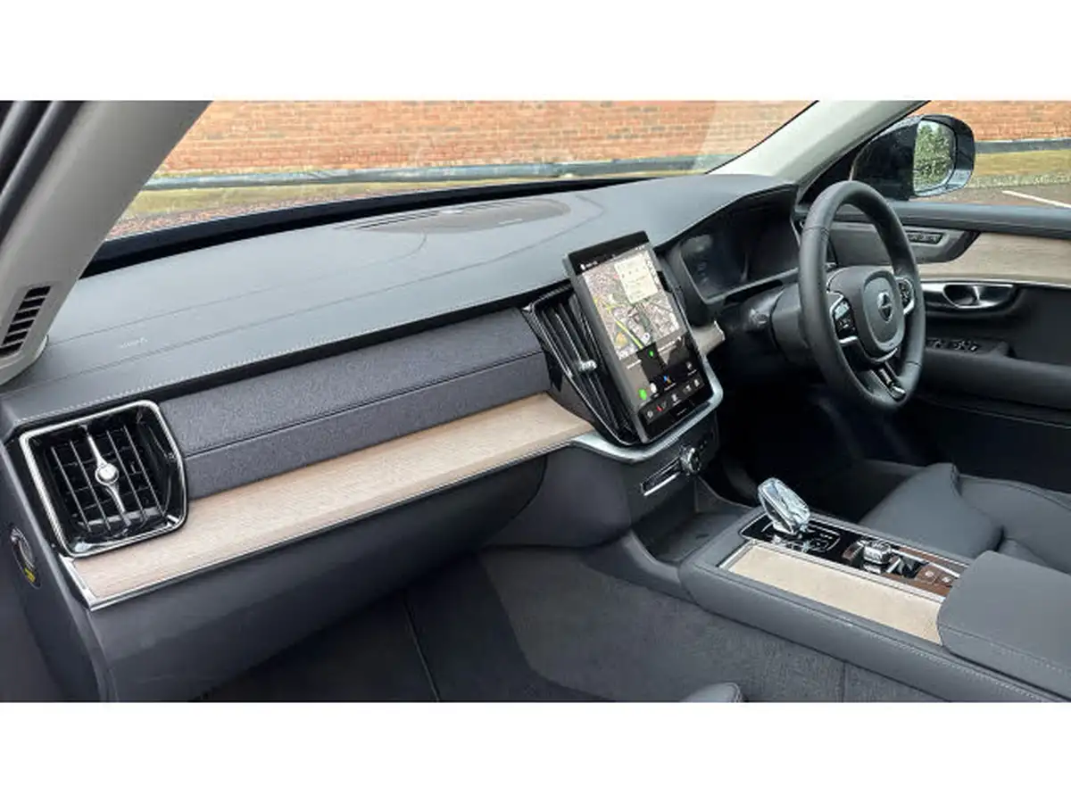 2024-volvo-xc90-20-b5-plus-big-3