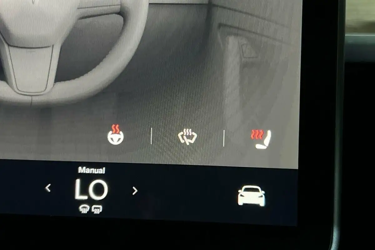2022-tesla-model-y-e-long-range-big-16