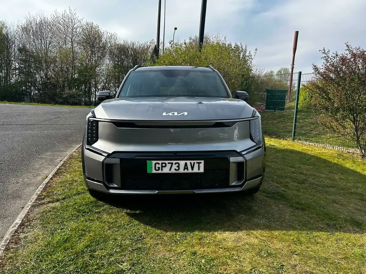 2024-kia-ev9-e-gt-line-s-7-big-7