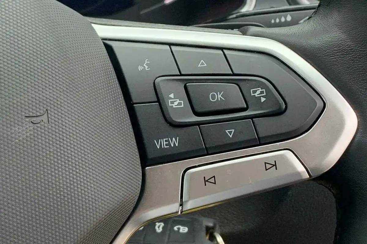 2024-volkswagen-t-roc-15-tsi-style-hatchback-5d-dsg-big-14
