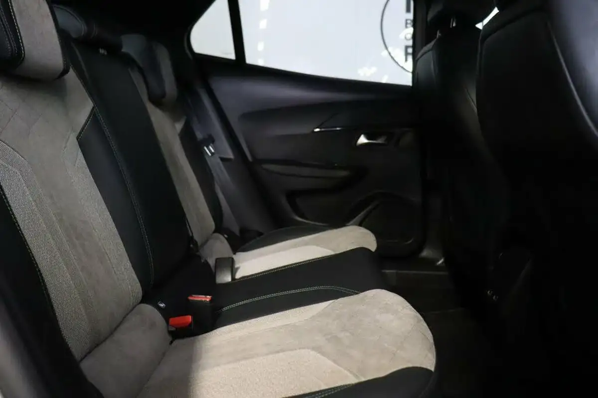 2021-peugeot-2008-suv-e-gt-premium-50kwh-big-17