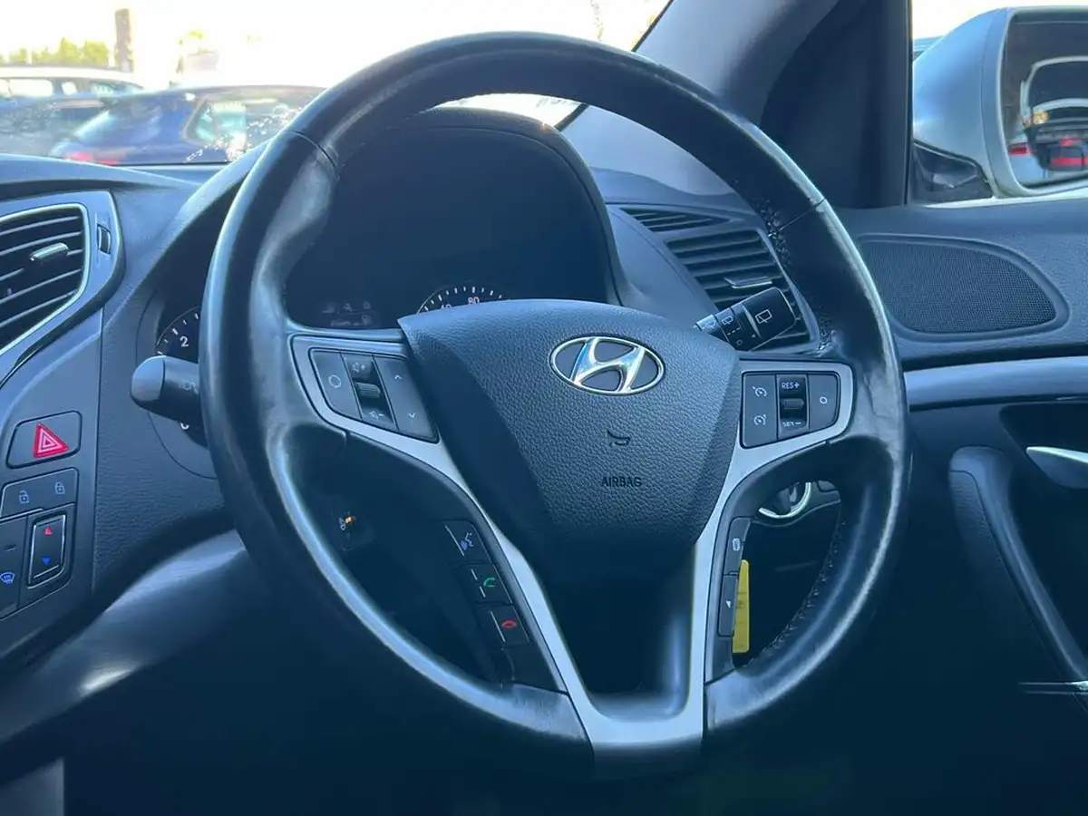 2015-hyundai-i40-17crdi-se-nav-141ps-estate-5d-big-14