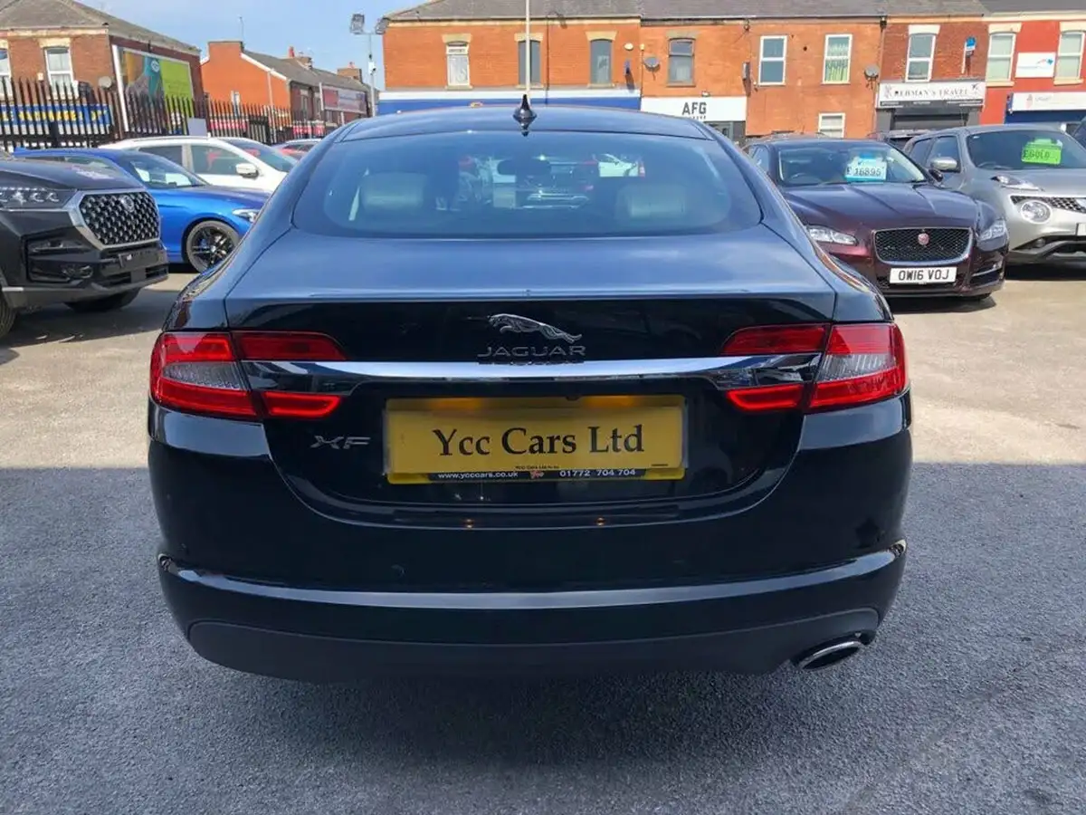 2015-jaguar-xf-22td-luxury-163ps-saloon-4d-big-5