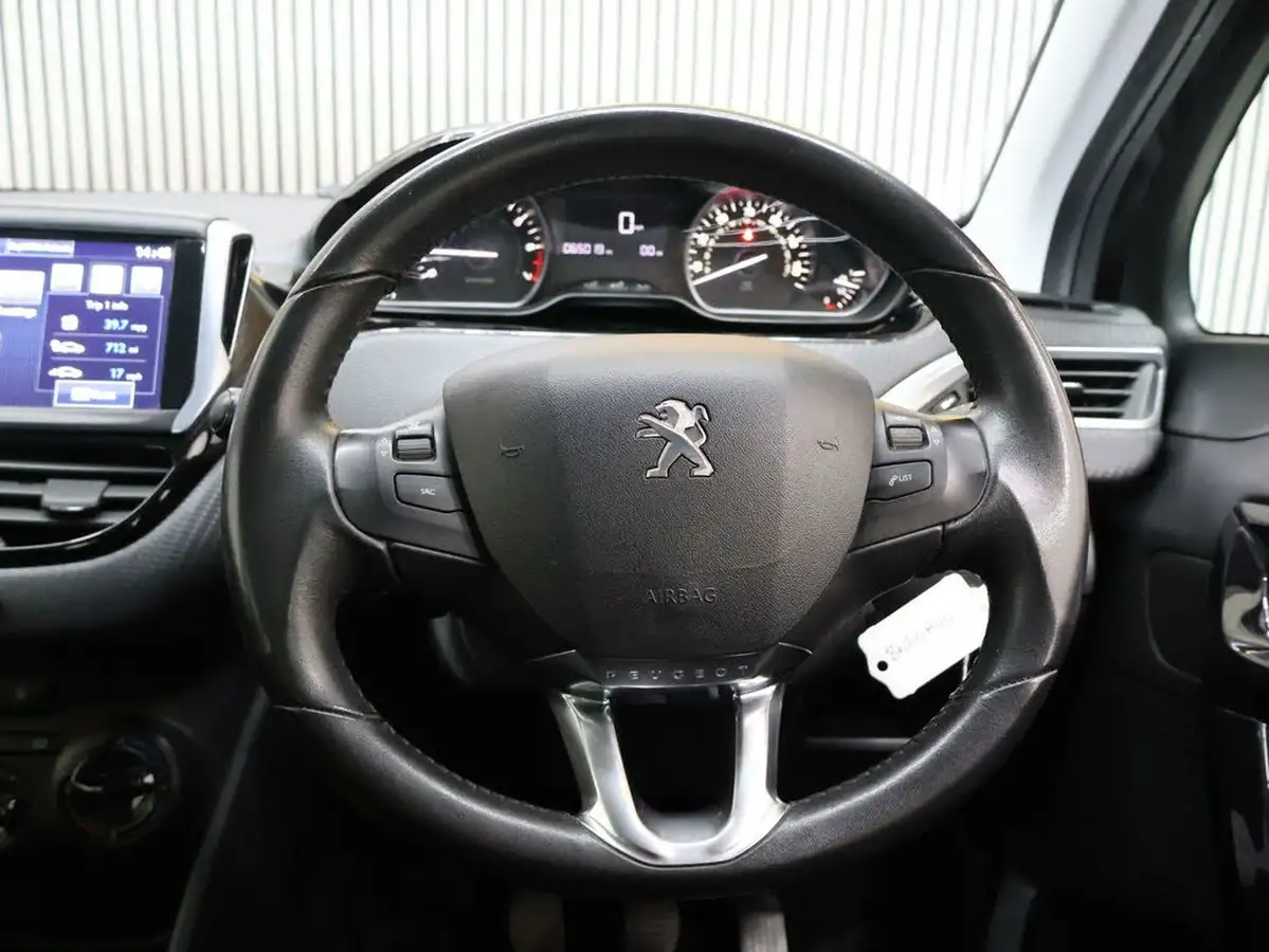 2016-peugeot-208-12-puretech-active-design-lime-5d-big-35