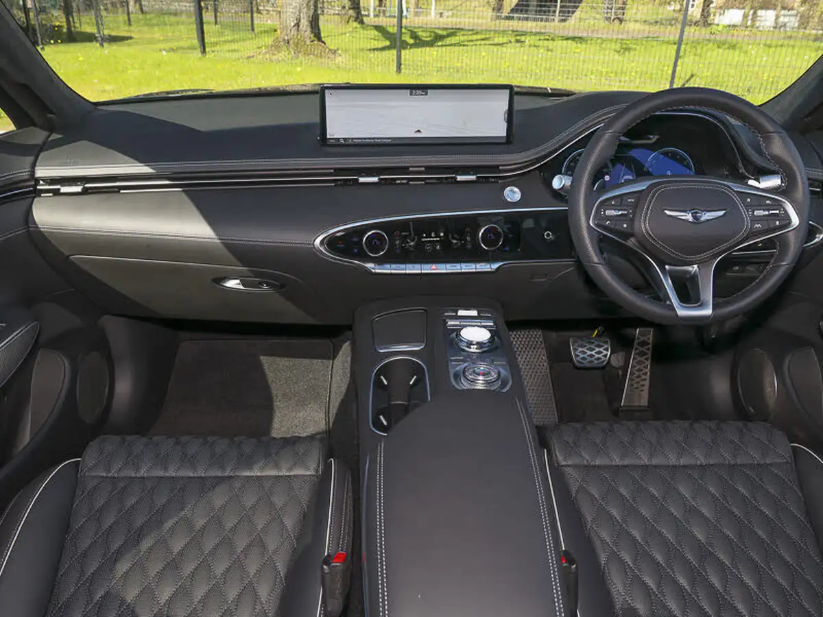 2025-genesis-gv70-big-2