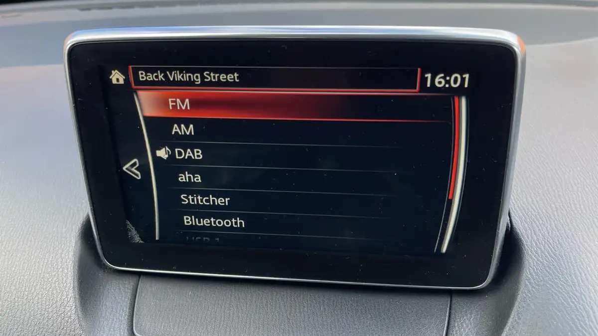2017-mazda-mazda2-15-sport-nav-115ps-big-25