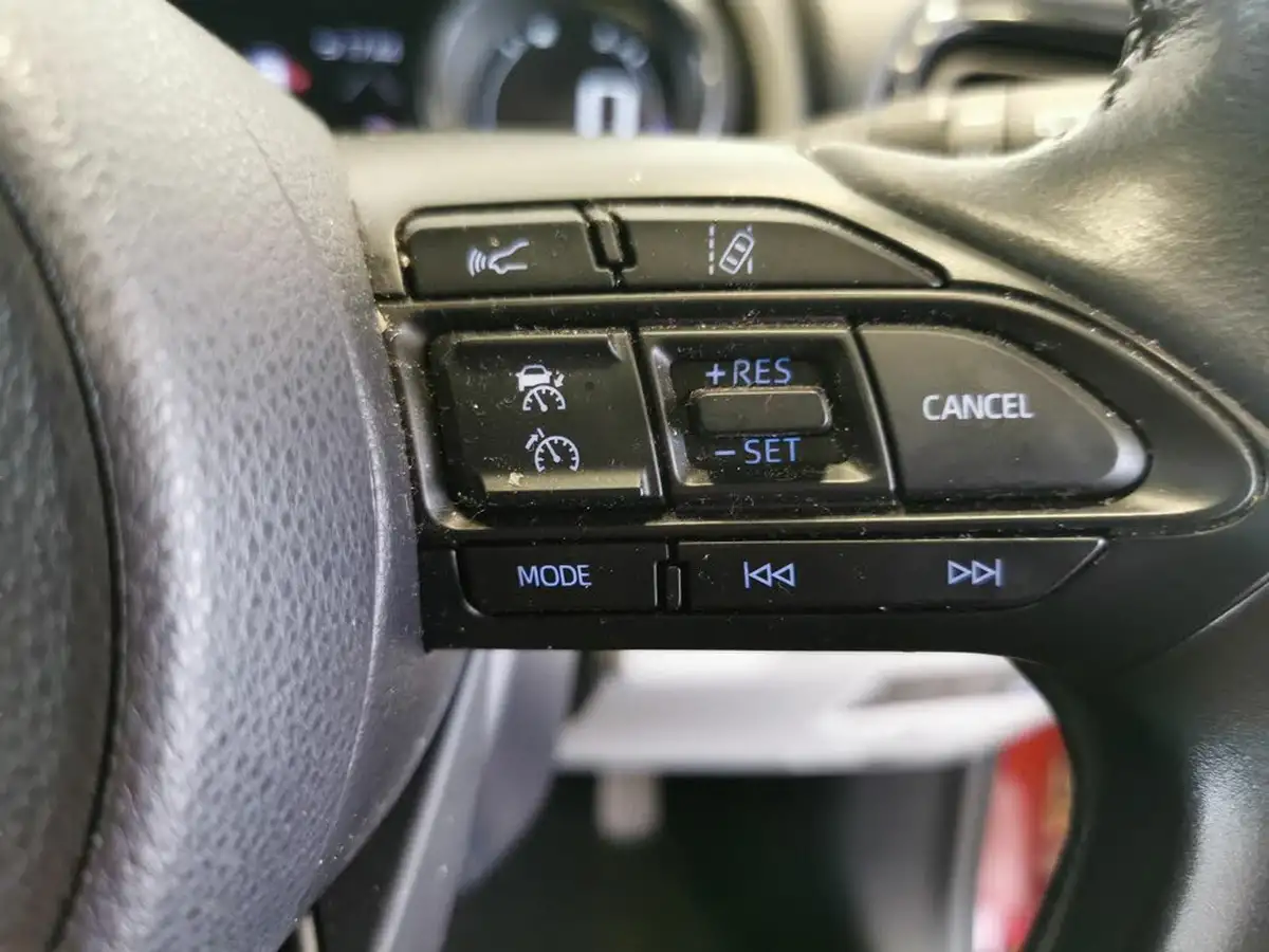 2021-toyota-yaris-15-vvt-i-excel-big-17
