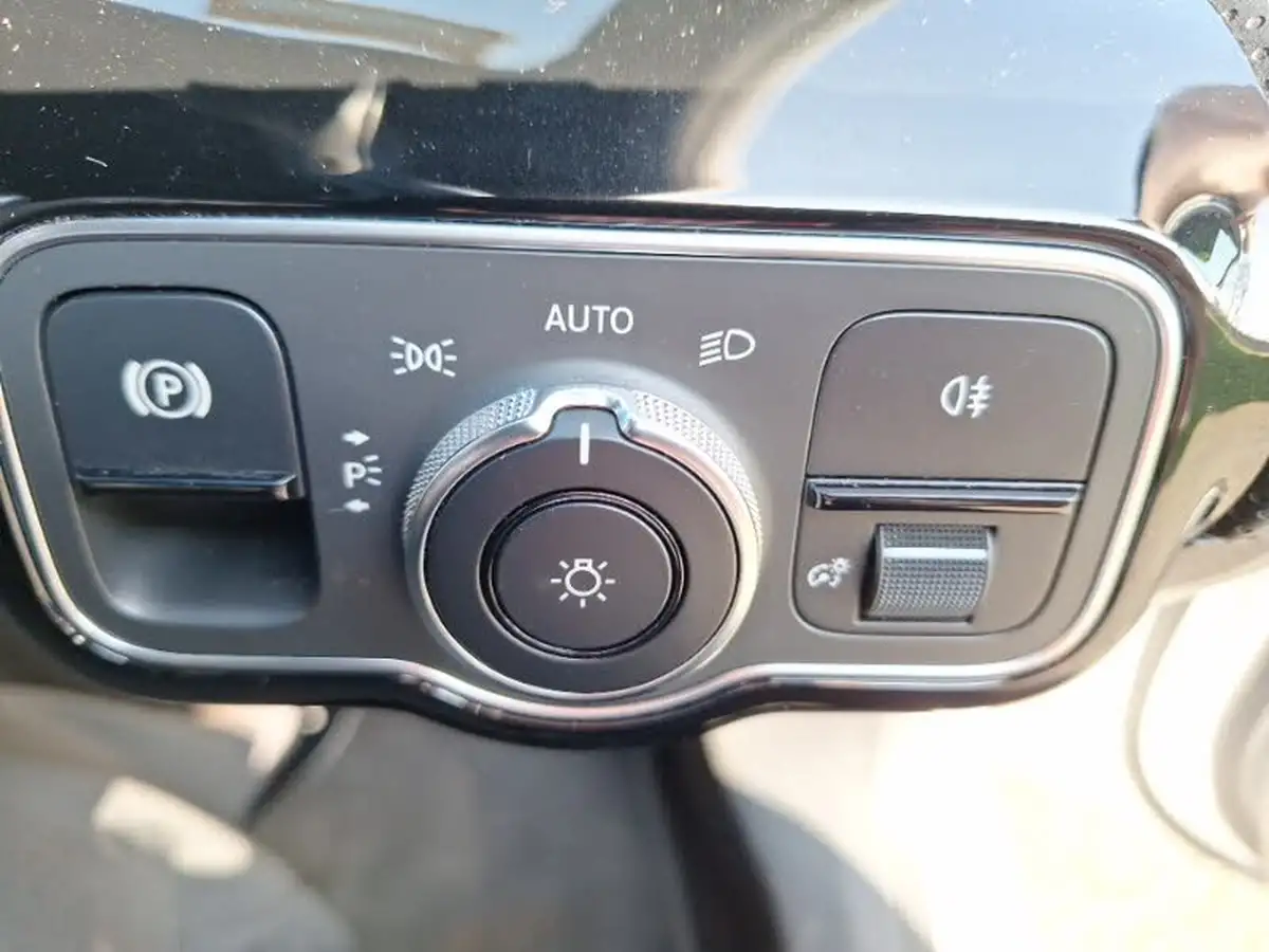 2019-mercedes-benz-a-class-20d-a200d-amg-line-hatchback-5d-big-11