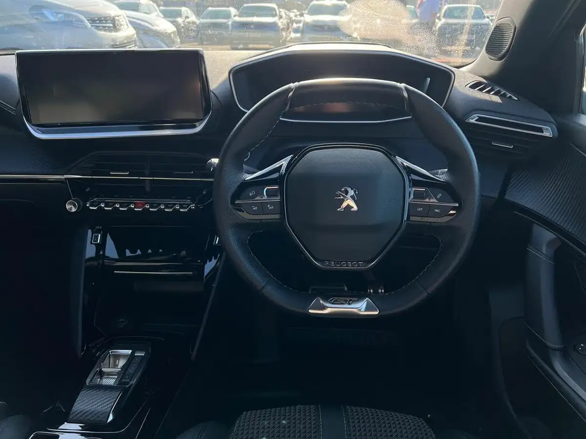 2021-peugeot-2008-suv-e-gt-big-14