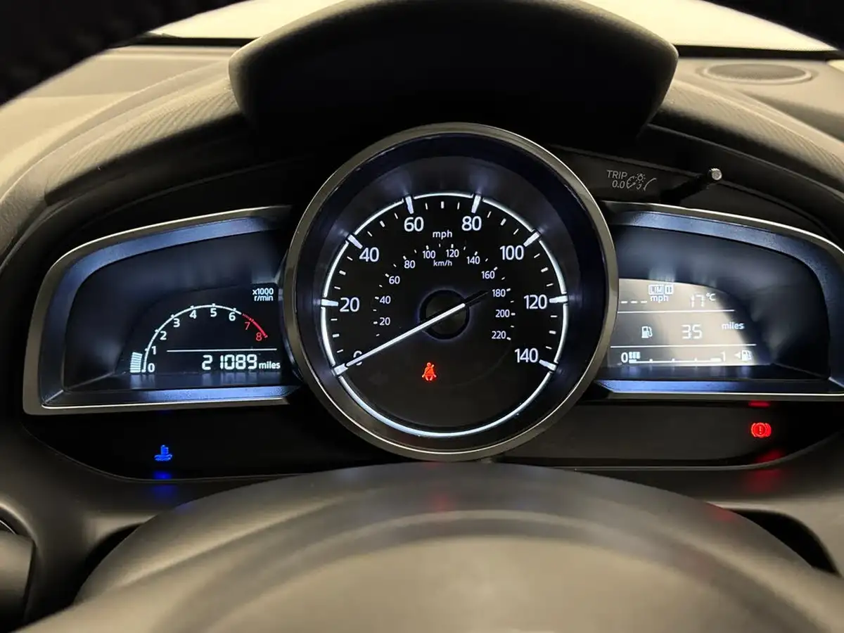2019-mazda-mazda2-15-sport-nav-big-21