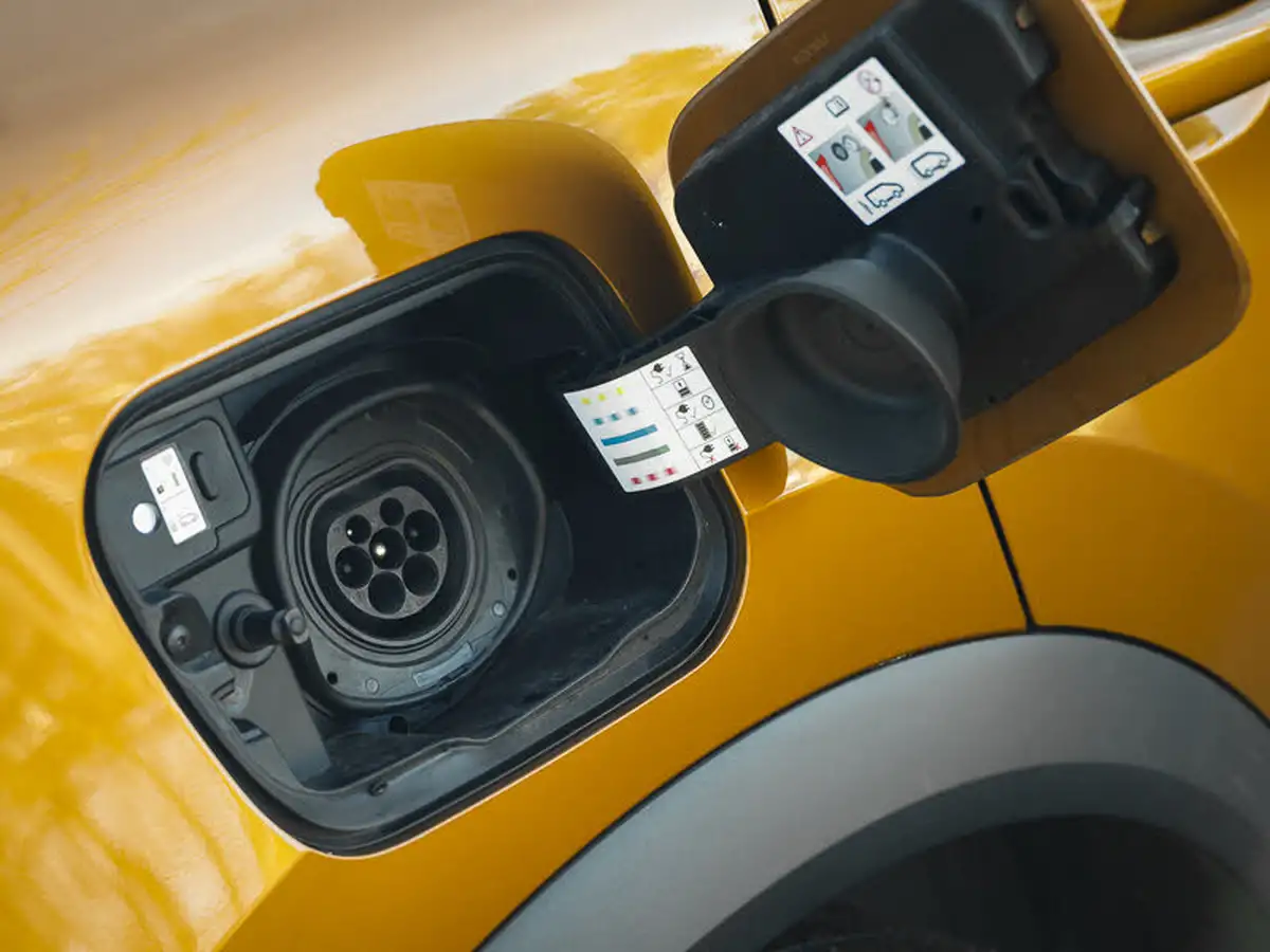 2021-renault-captur-16-s-edition-160ps-phev-big-18