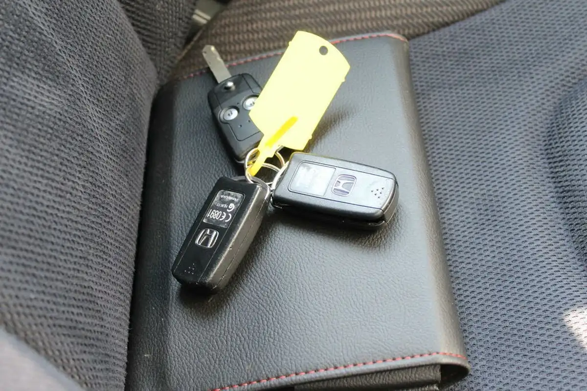 2014-honda-jazz-14-es-plus-cvt-big-24