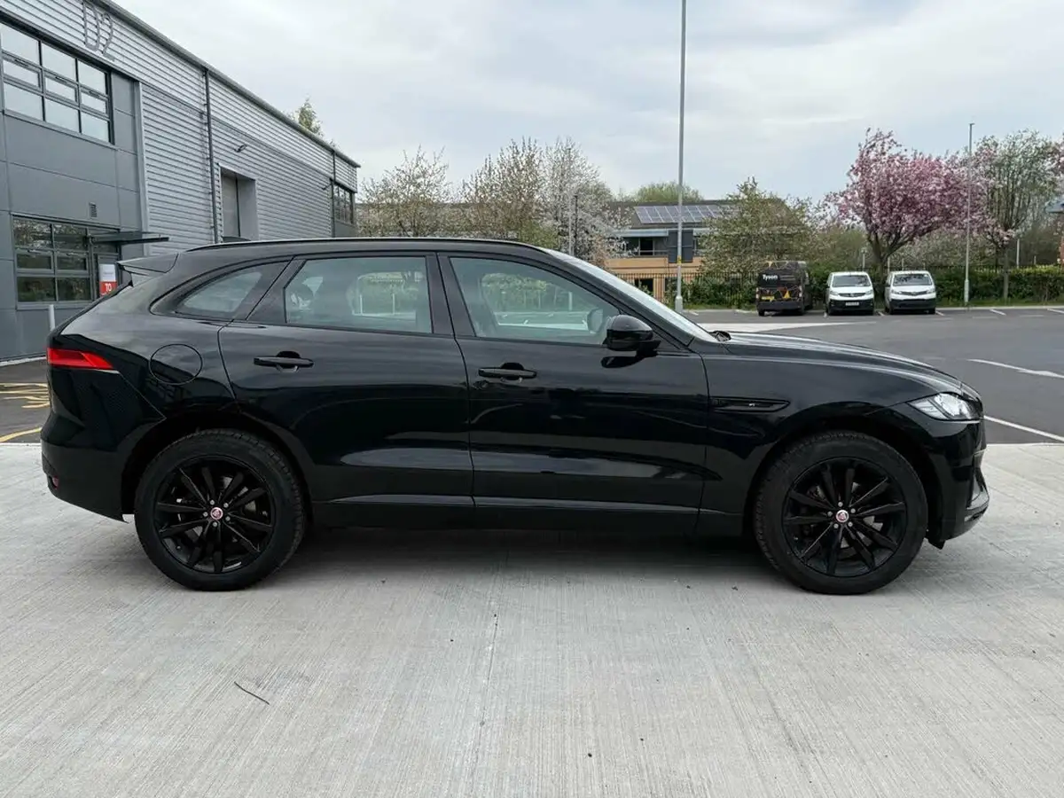 2020-jaguar-f-pace-20-i4d-chequered-flag-180ps-big-8