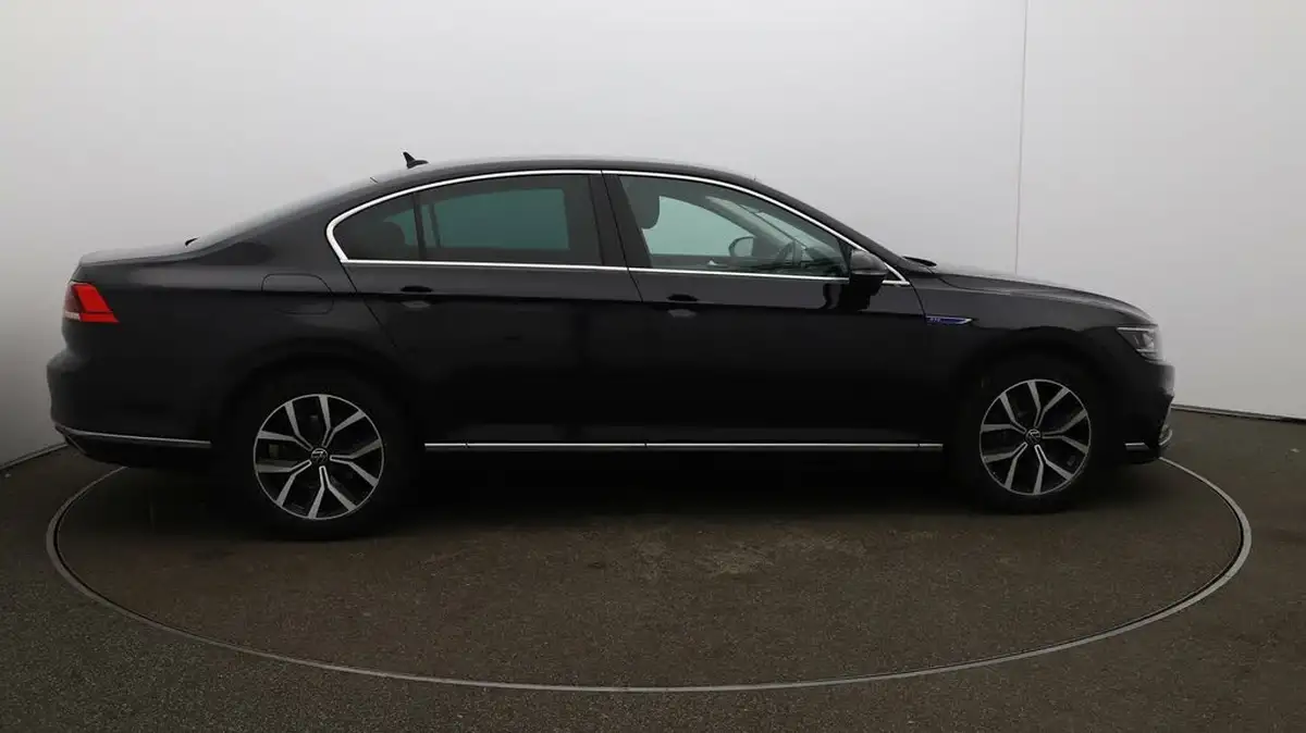 2021-volkswagen-passat-14-tsi-gte-saloon-4d-big-41