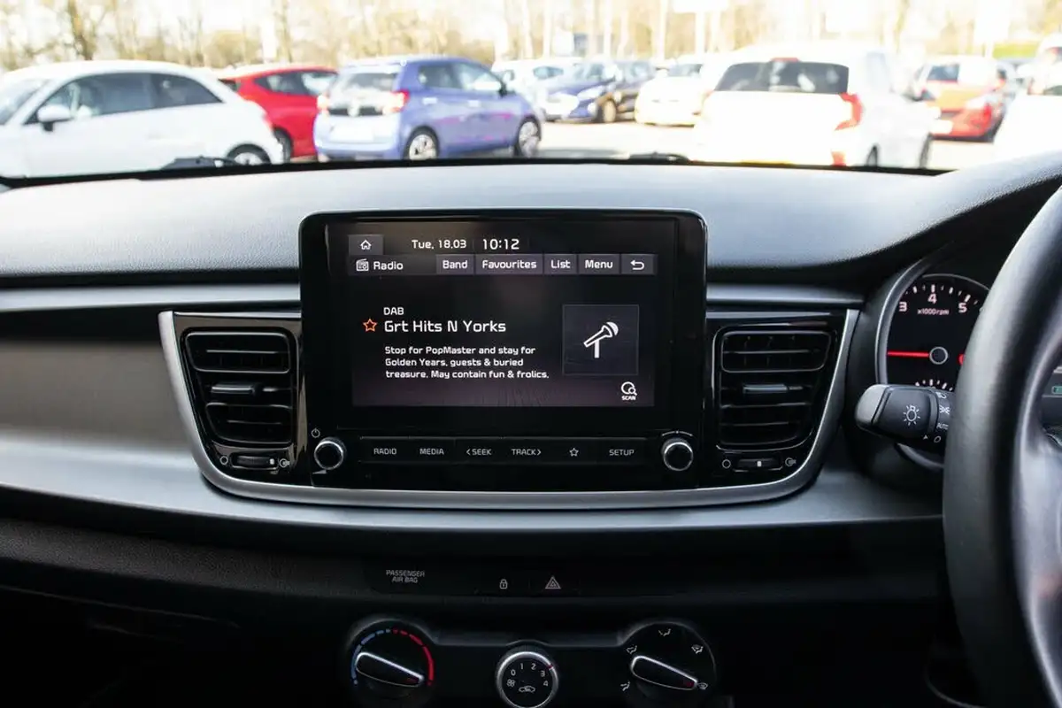 2021-kia-rio-10-t-gdi-2-dct-big-21