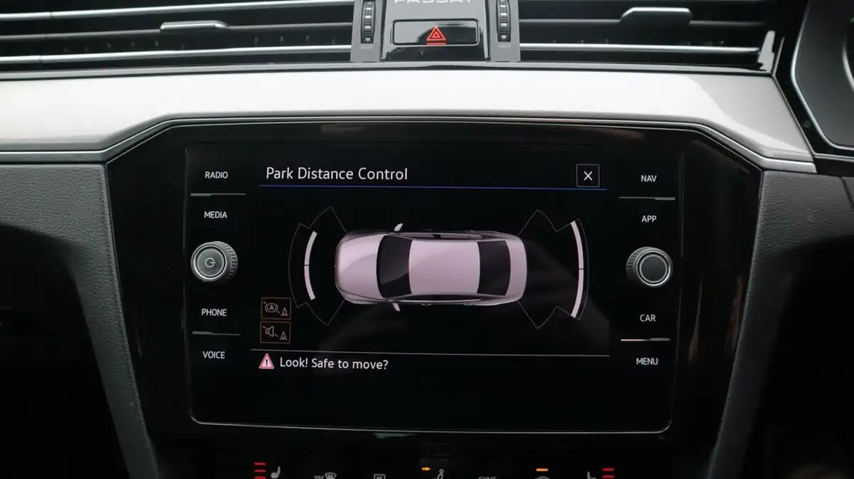 2021-volkswagen-passat-14-tsi-gte-saloon-4d-big-23