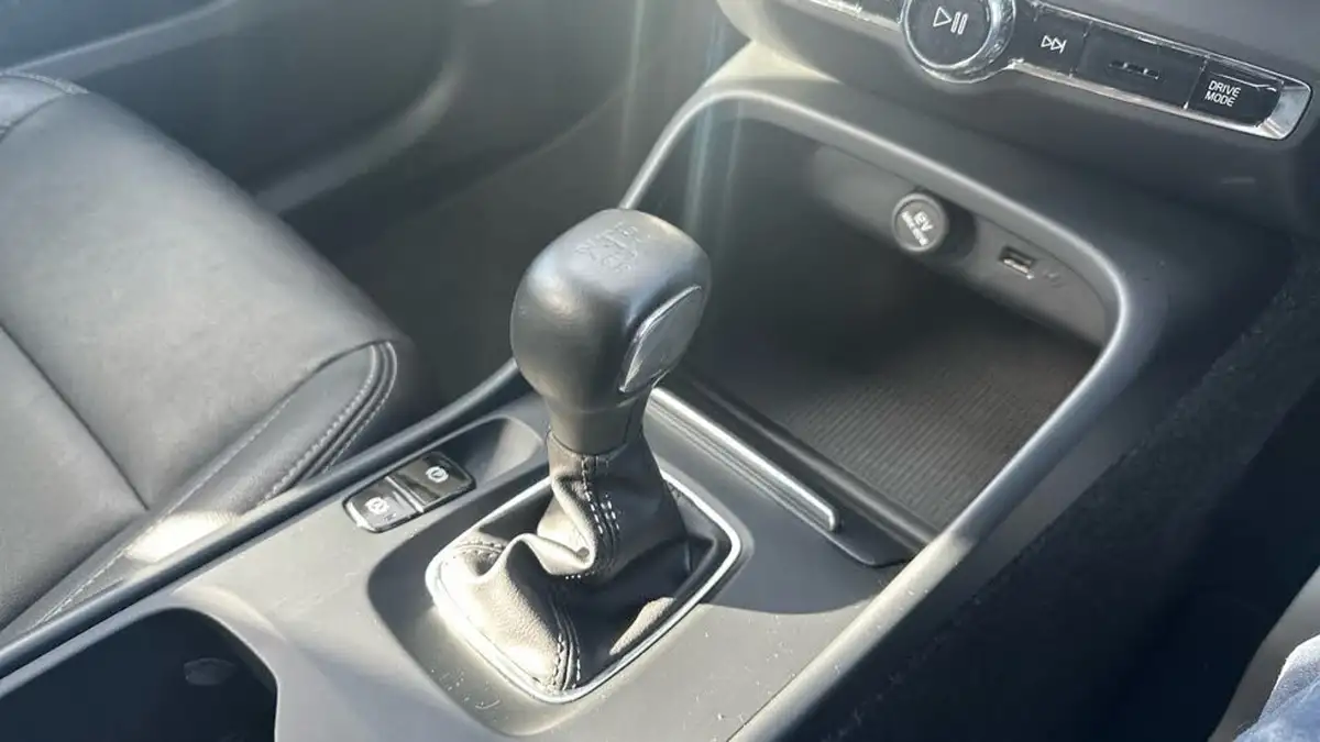 2021-volvo-xc40-15-t3-inscription-163bhp-big-13