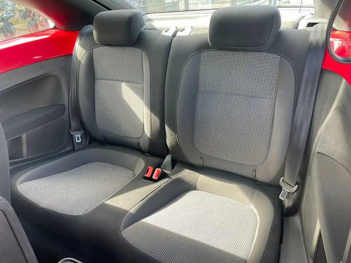 2015-volkswagen-beetle-20tdi-design-140ps-hatchback-3d-dsg-big-23