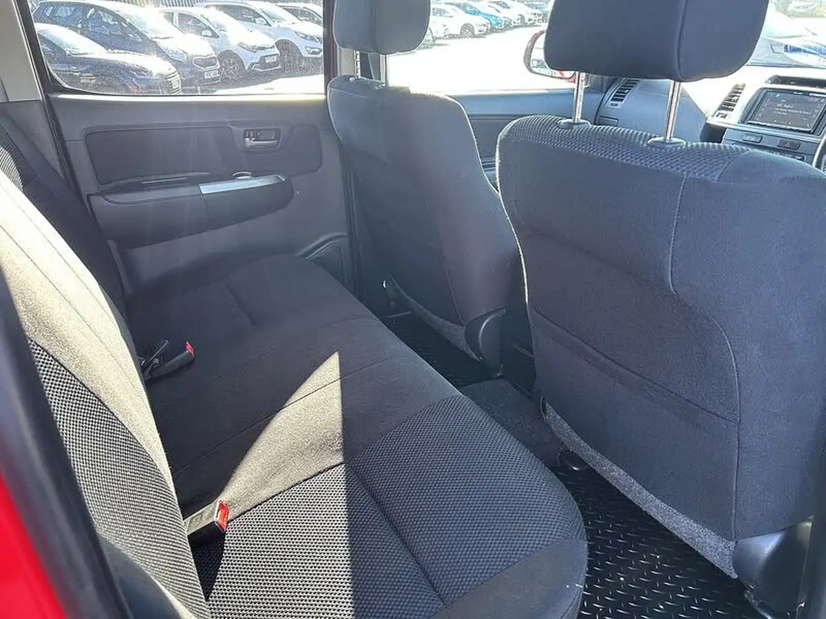 2016-toyota-hi-lux-30td-invincible-auto-big-11