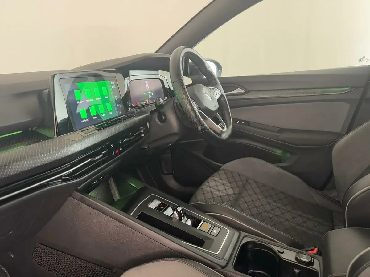 2021-volkswagen-golf-big-9