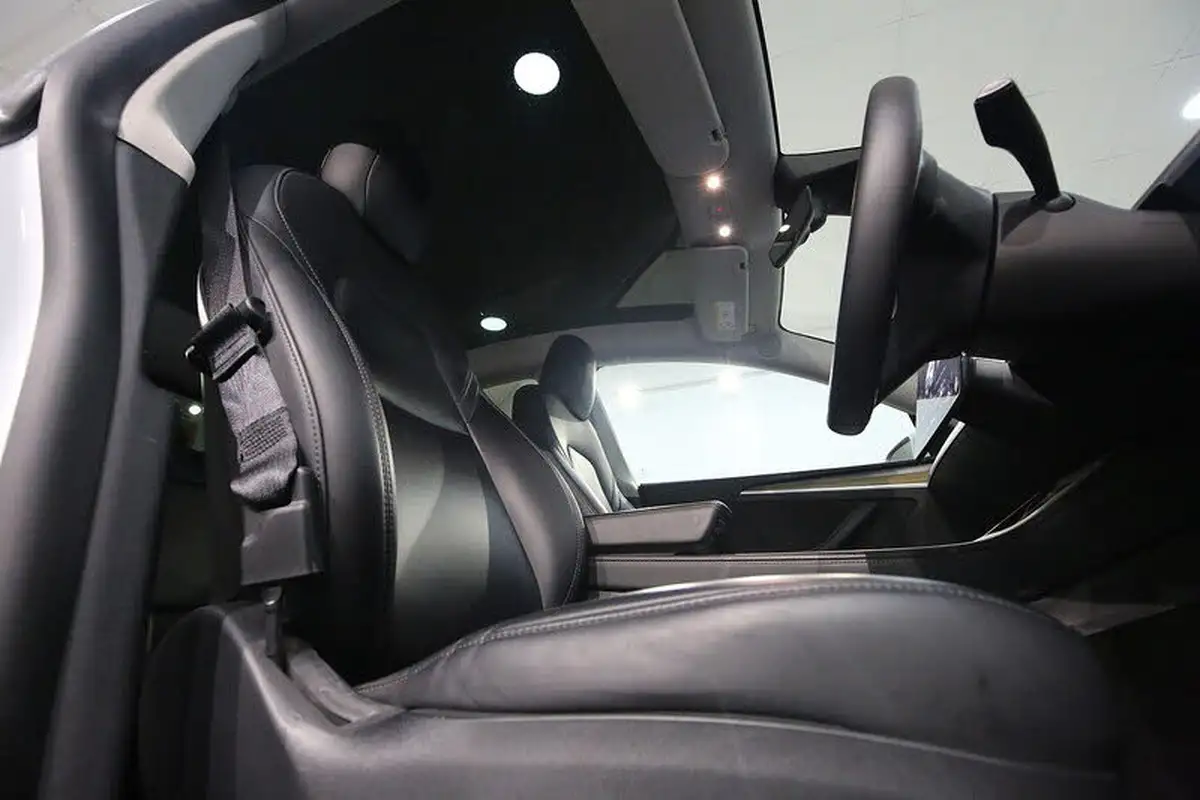 2024-tesla-model-y-e-performance-big-18