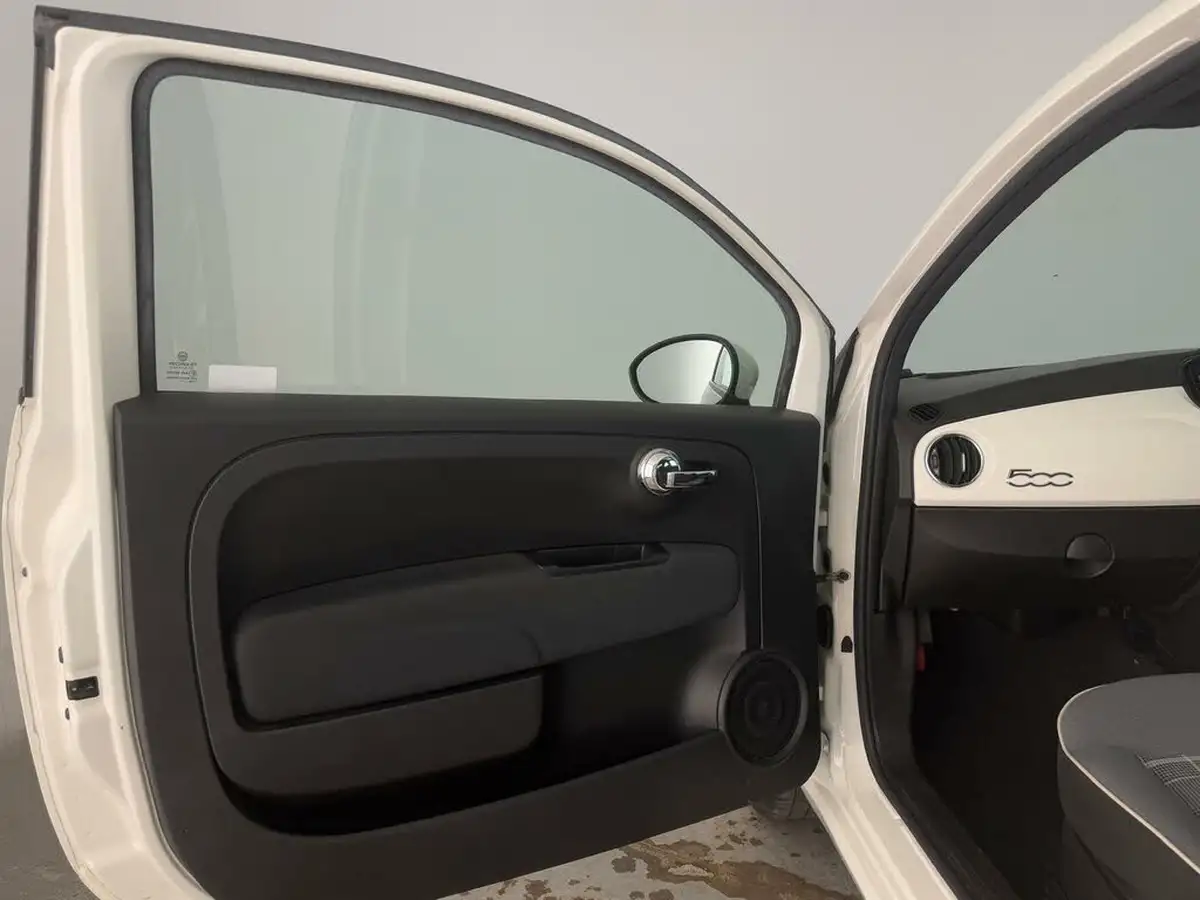 2021-fiat-500-10-lounge-big-8