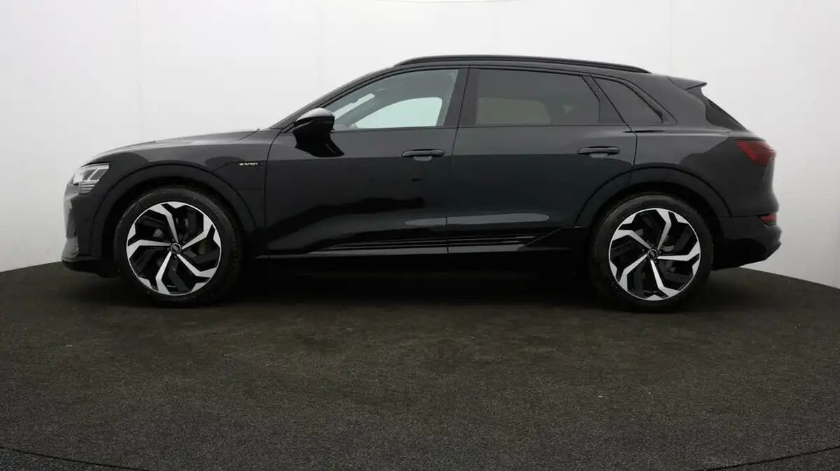 2022-audi-e-tron-55e-black-edition-station-wagon-big-3