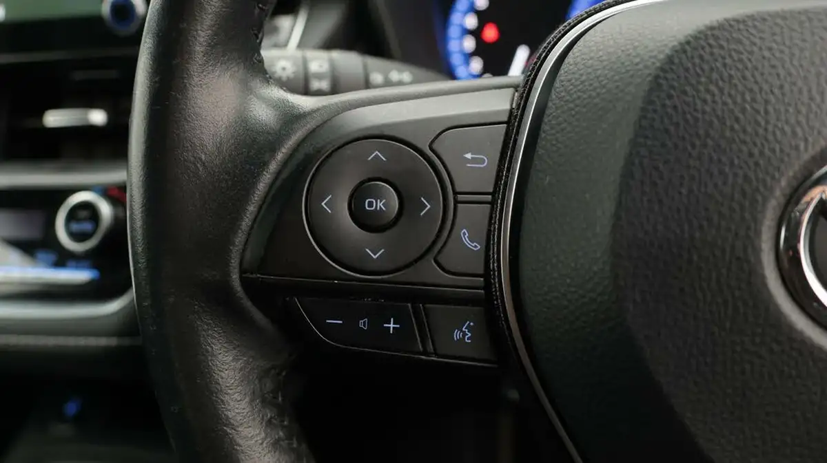 2021-toyota-corolla-18-vvt-i-icon-tech-spare-wheel-hatchback-5d-big-23