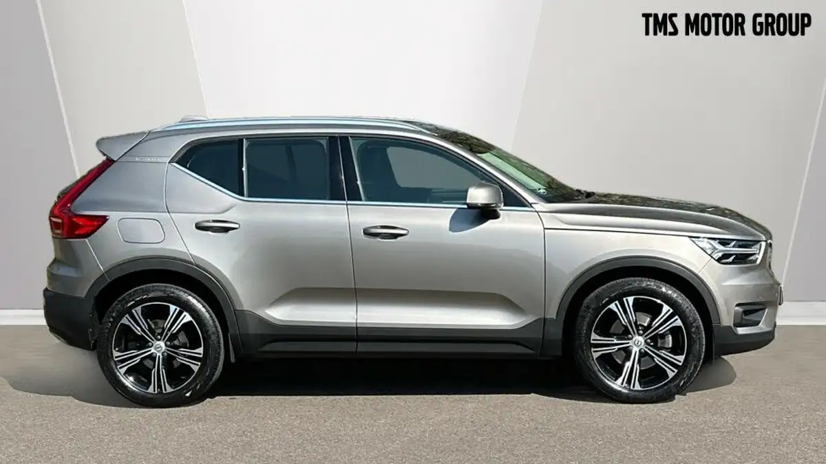 2019-volvo-xc40-20-t4-inscription-awd-big-2