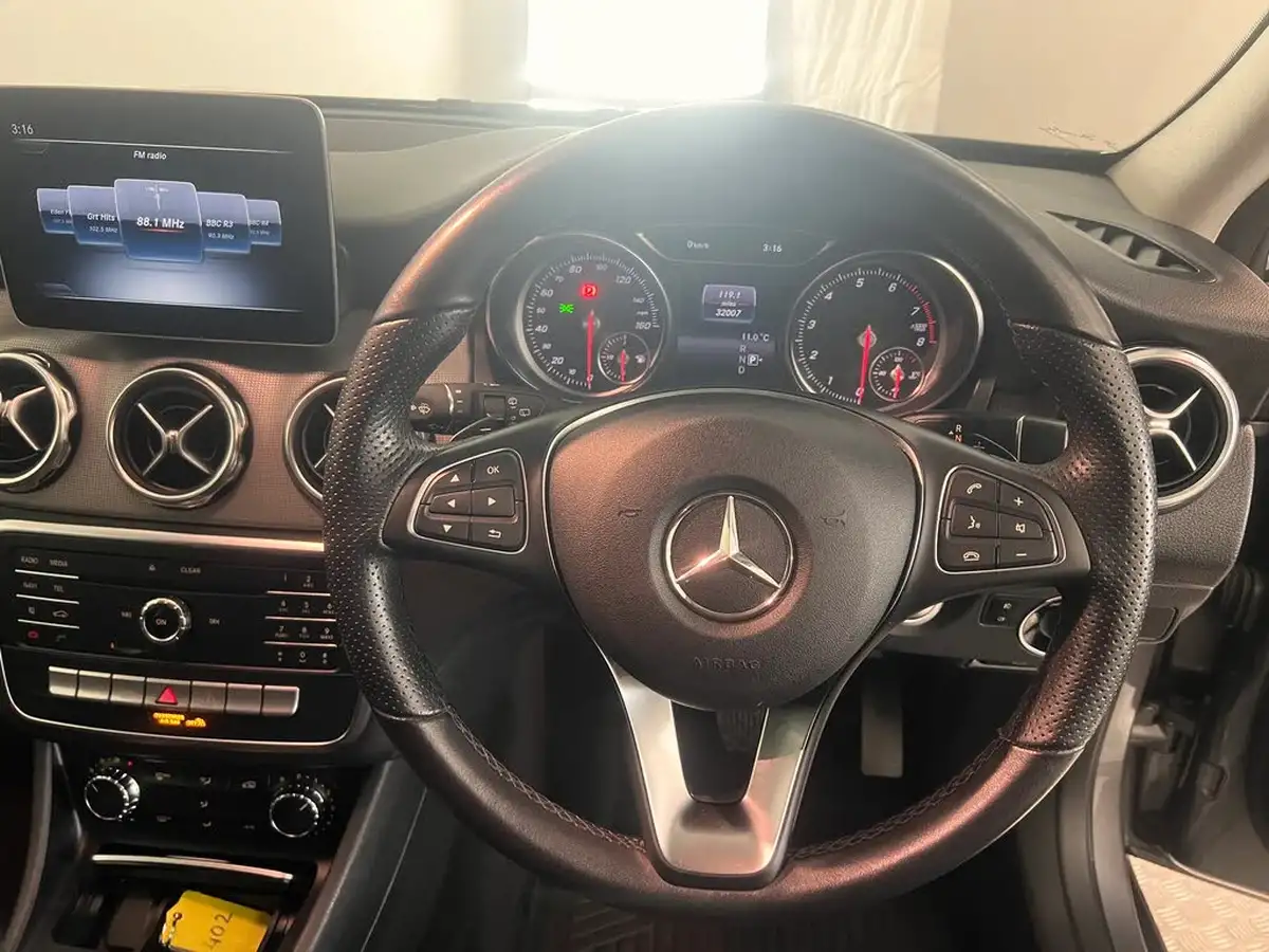 2020-mercedes-benz-gla-class-16-gla-180-urban-edition-7g-dct-big-21