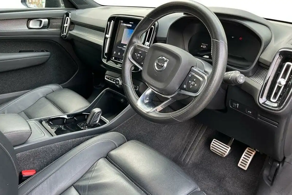 2021-volvo-xc40-e-p8-first-edition-big-8