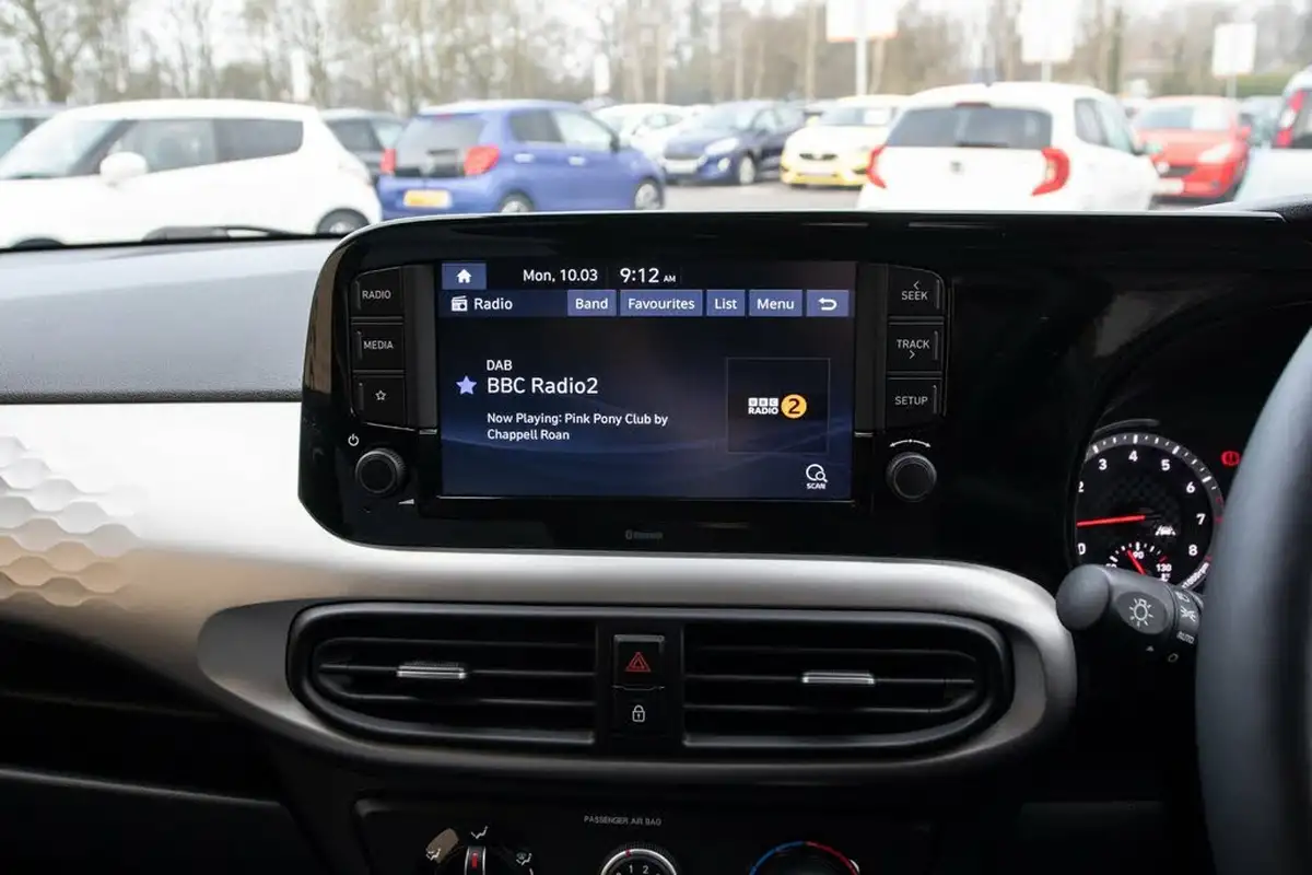 2020-hyundai-i10-10-premium-big-22