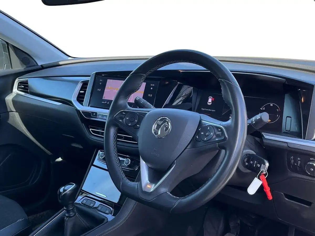 2022-vauxhall-grandland-12-sri-big-4