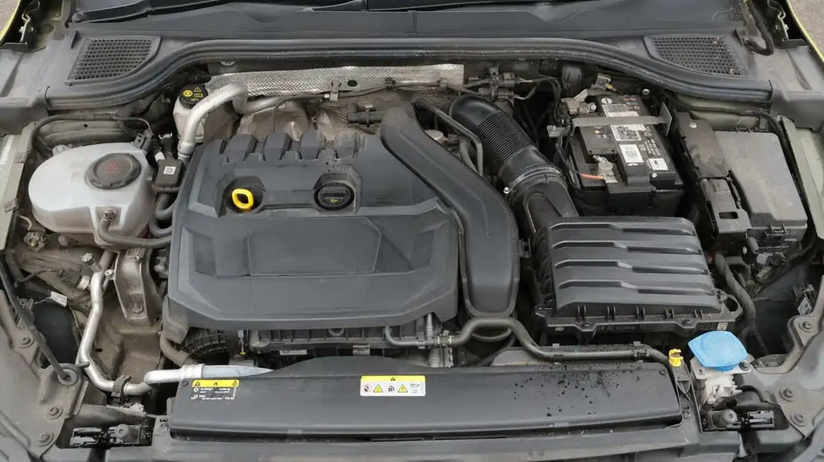 2021-volkswagen-golf-15-tsi-style-130ps-hatchback-big-19