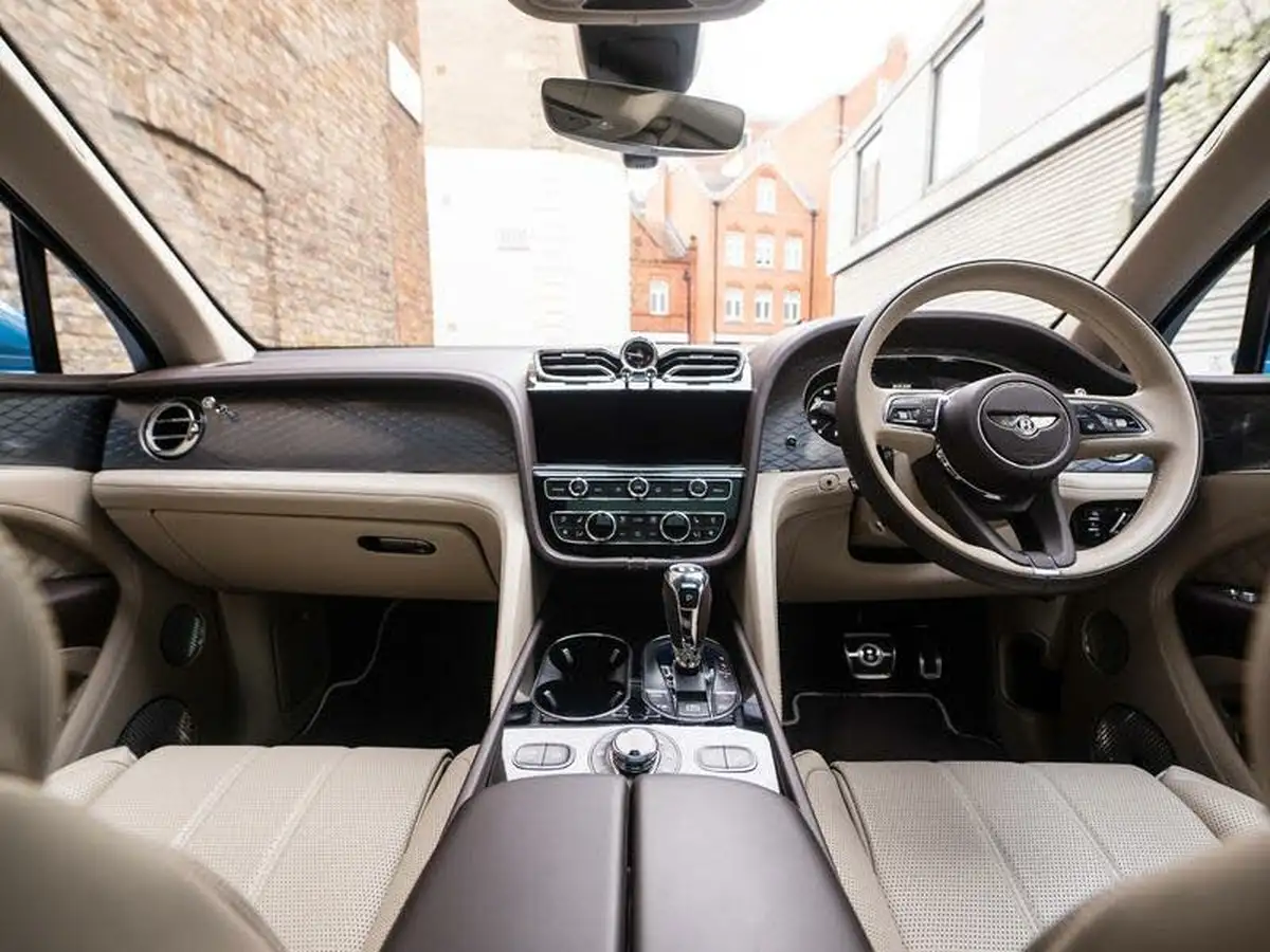 2022-bentley-bentayga-40-v8-big-27