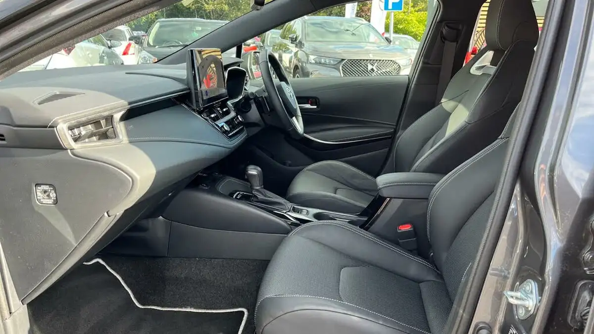 2023-toyota-corolla-20-vvt-i-excel-193bhp-hatchback-big-9