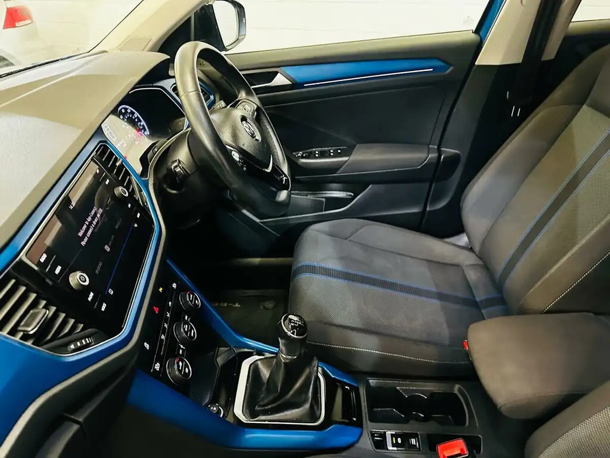 2019-volkswagen-t-roc-10-tsi-design-big-59
