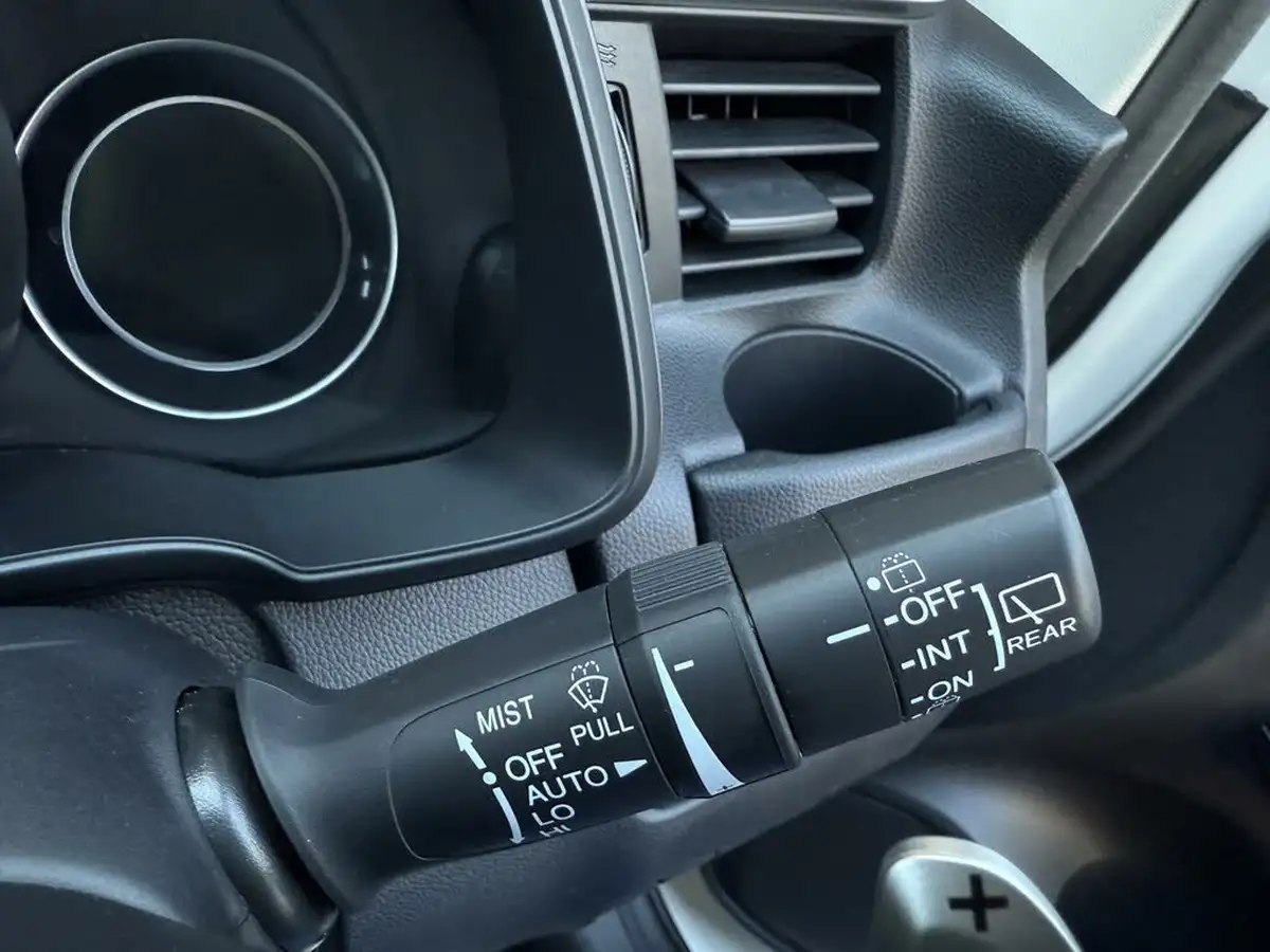 2020-honda-jazz-13-i-vtec-se-cvt-big-26