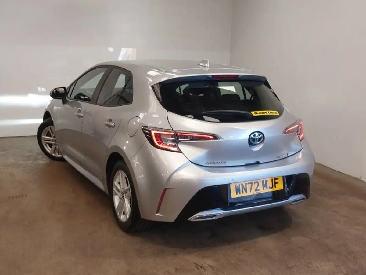 2022-toyota-corolla-20-vvt-i-icon-tech-hatchback-big-1