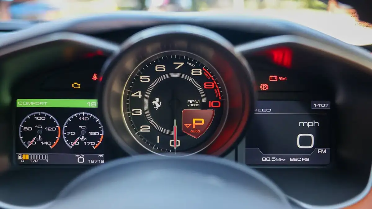 2016-ferrari-ff-63-big-43
