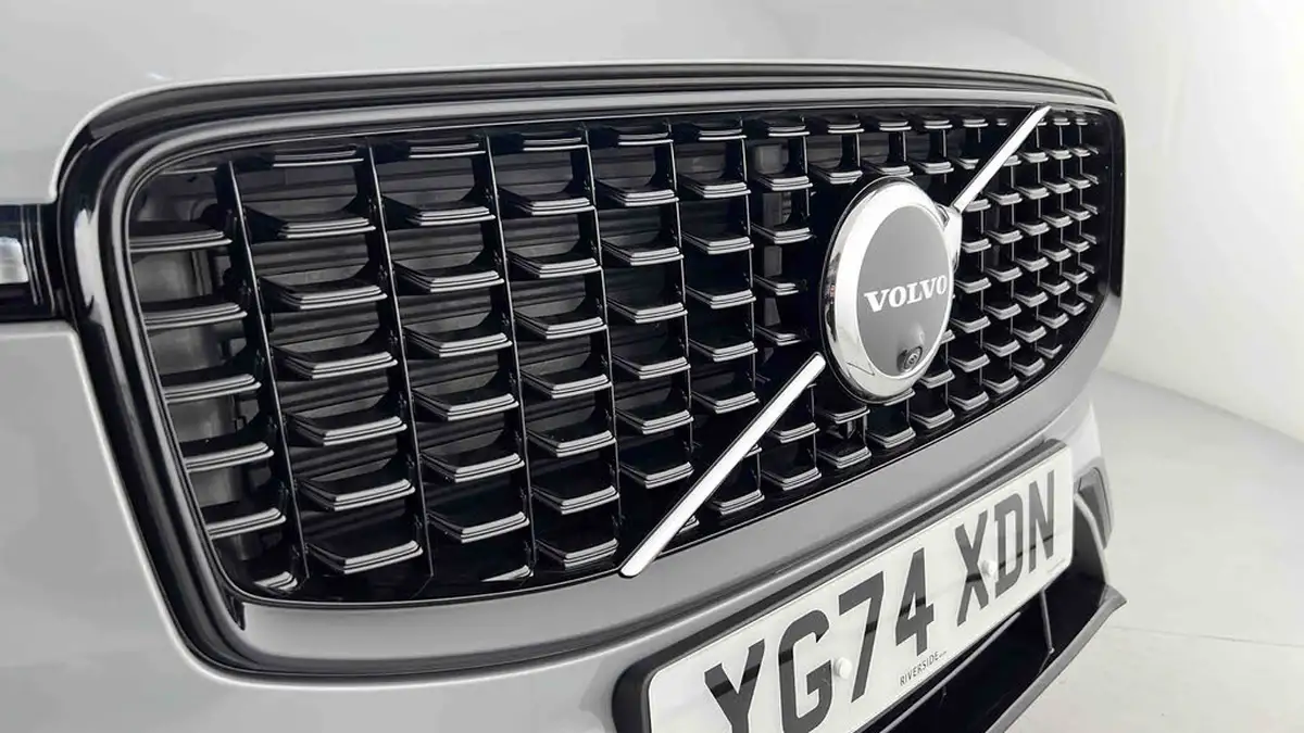 2024-volvo-xc60-20-t8-ultimate-dark-big-24