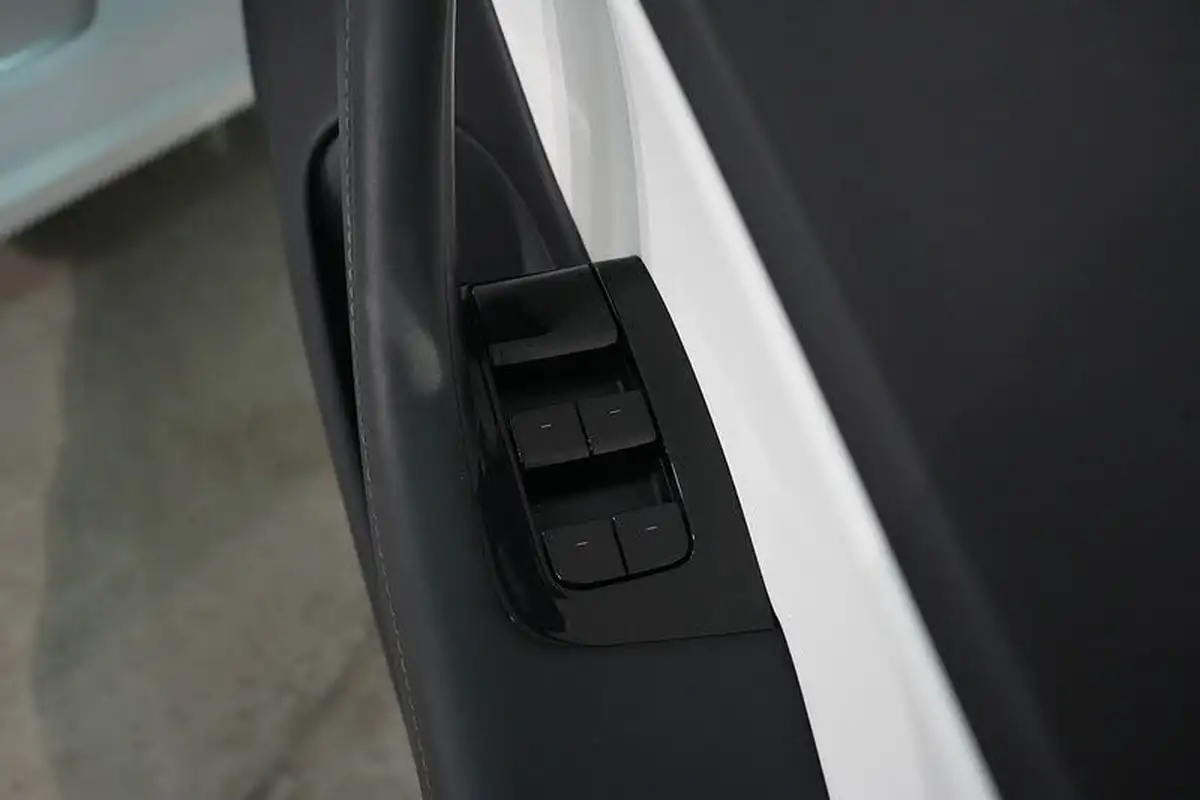 2020-tesla-model-3-e-performance-big-28