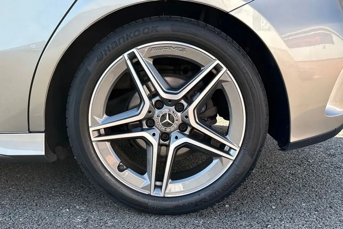 2019-mercedes-benz-a-class-13-a180-amg-line-hatchback-5d-big-11